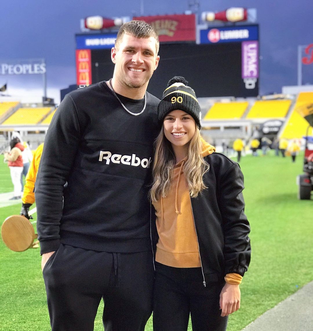 Photo n°2 : La star des Steelers T.J. Watt et sa fiance le joueur de soccer Dani Rhodes se sont maris!