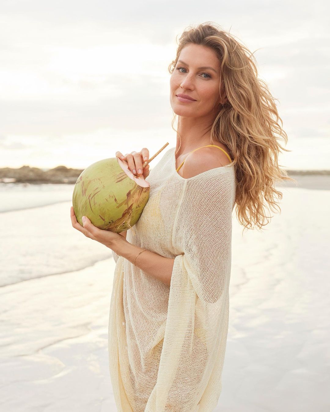 Photos n°1 : Gisele Wants to Help You Manage The Holiday Stress!