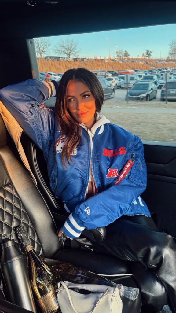 Paulina Gretzky Supports The Bills!