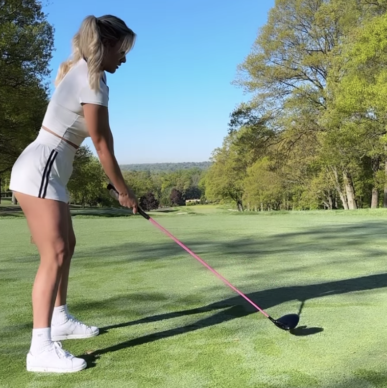 Paige Spiranac Golfs